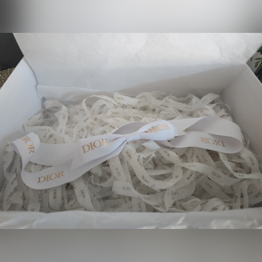 Dior Box, Tissue And Ribbon - Picture 5 of 6